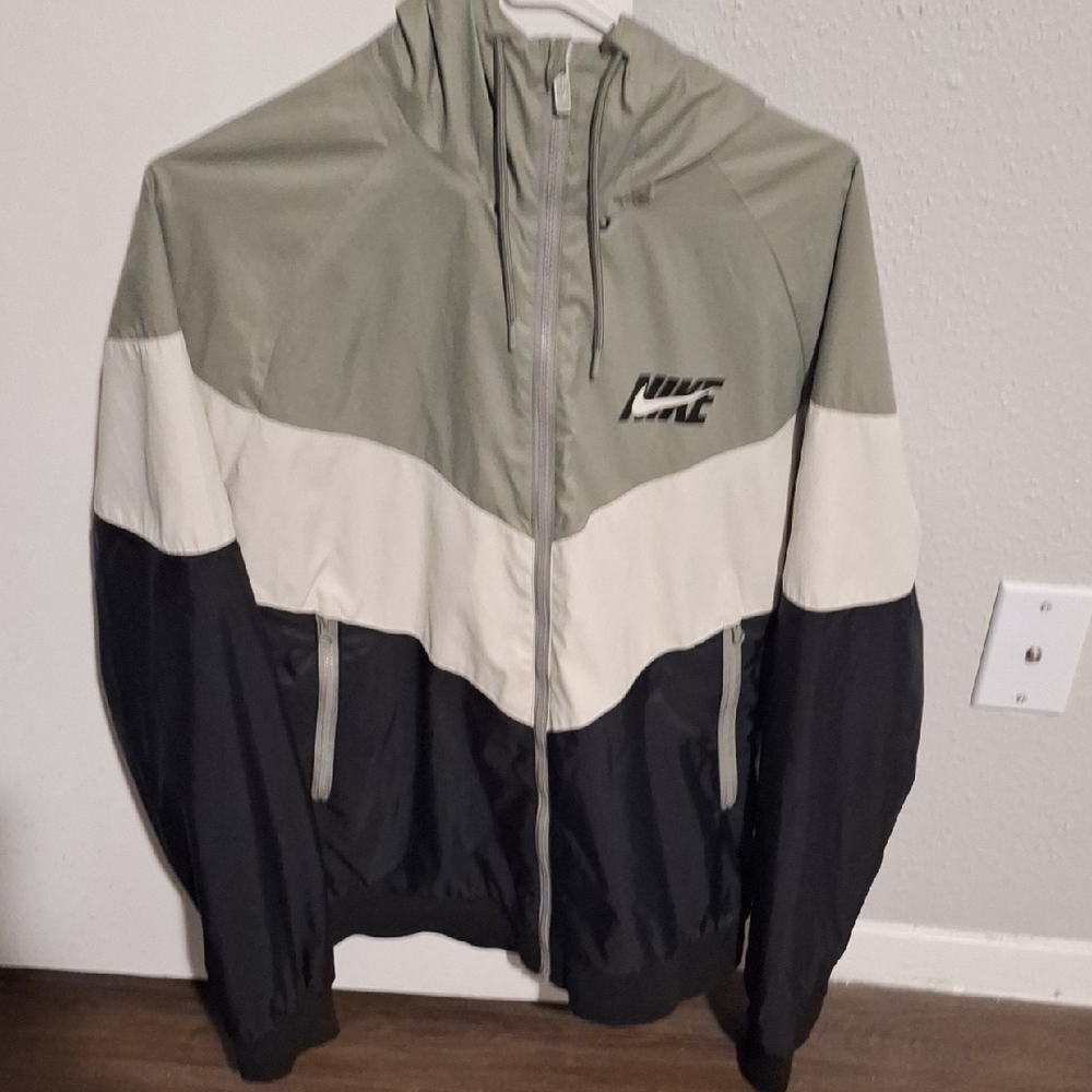 Nike Black and Gray Windbreaker Lightweight Sporty Design